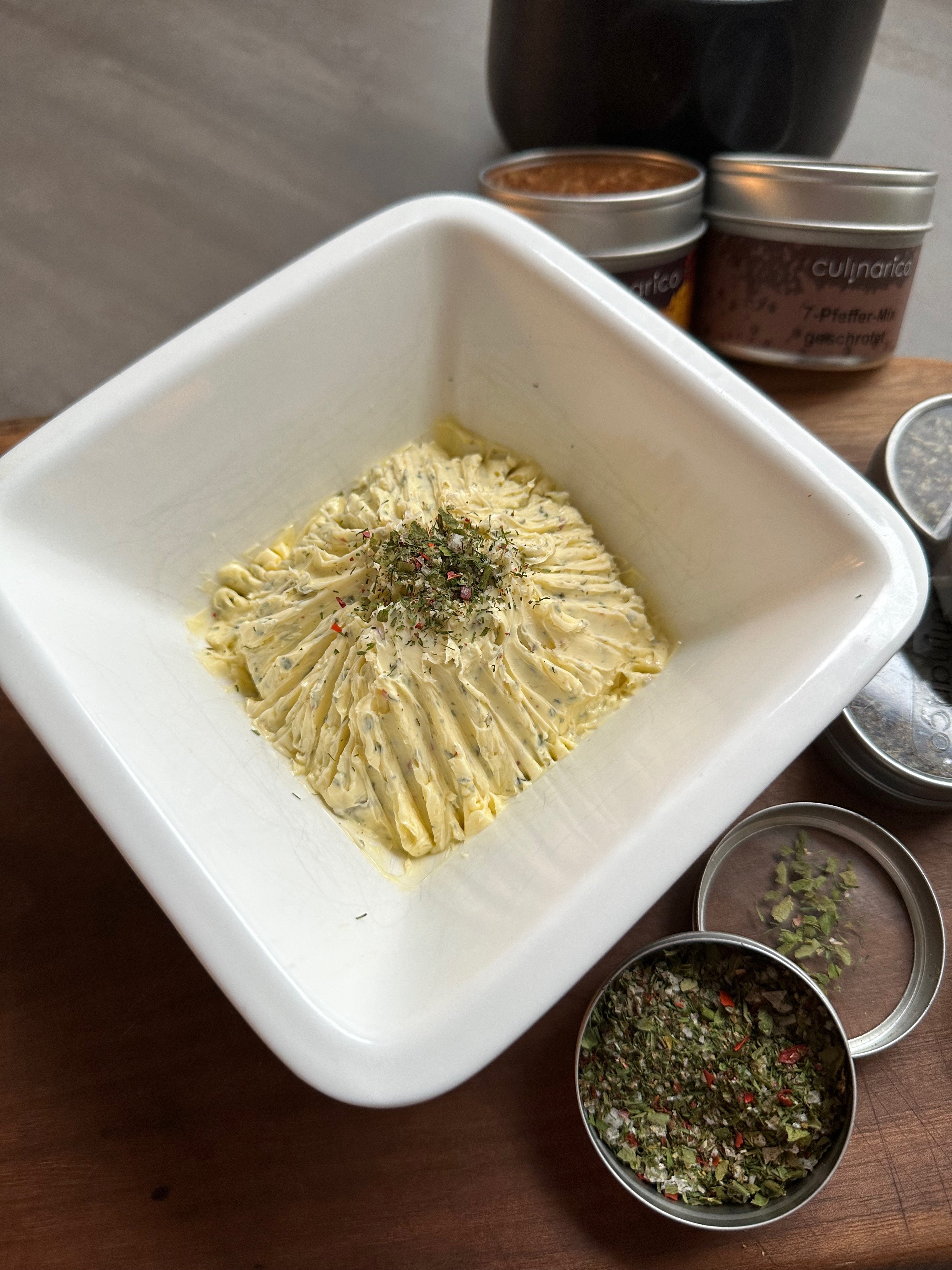REZEPT | Selbstgemachte Kräuterbutter – culinarico REZEPT | Selbstgemachte Kräuterbutter – culinarico