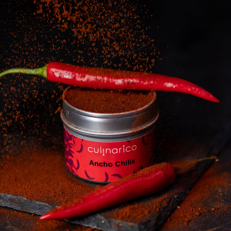 Ancho Chilis gemahlen, bio | 1.000 bis 2.000 Scoville | Aroma: fruchtig-süß-scharf, Schokolade, Rosinen, Backpflaumen, Lakritze, Kaffee